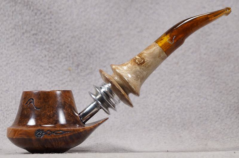 Freehand pipe Elie